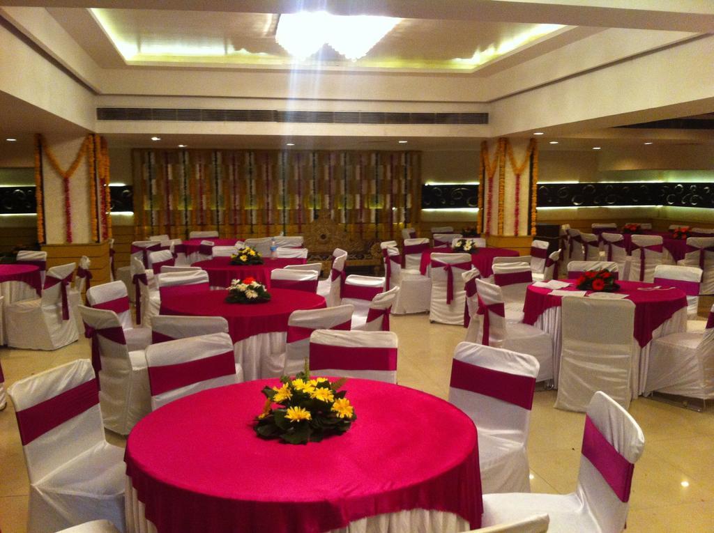 The Rajshahi Palace Indore Bagian luar foto